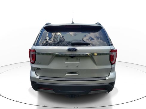 Used 2019 Ford Explorer XLT w/ Equipment Group 201A FWD image 5