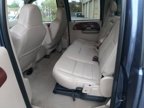 Used 2006 Ford F250 Lariat image 9