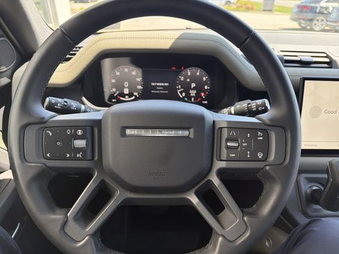 Used 2025 Land Rover Defender 110 X-Dynamic SE AWD/4WD image 19