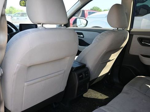 Used 2021 Nissan Rogue SV image 14