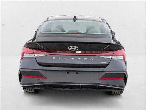 New 2025 Hyundai Elantra SEL image 7