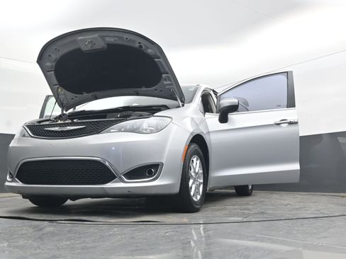 Used 2022 Chrysler Voyager LX image 43