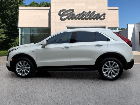 Certified 2022 Cadillac XT4 Luxury w/ Cold Weather Package AWD/4WD image 2