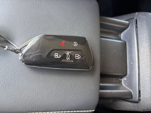 Used 2026 Volkswagen Tiguan SE AWD/4WD image 17