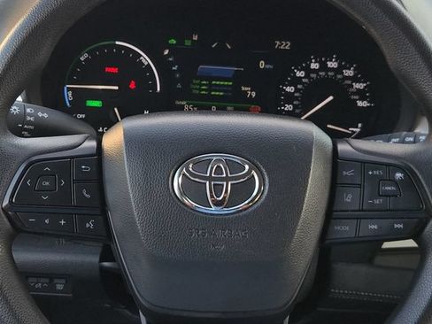 Certified 2025 Toyota Sienna LE FWD image 22