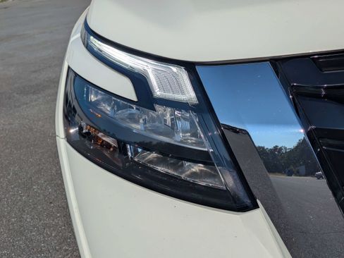 Used 2025 Nissan Pathfinder SV AWD/4WD image 8