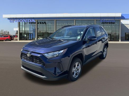 Used 2025 Toyota RAV4 XLE AWD/4WD image 1