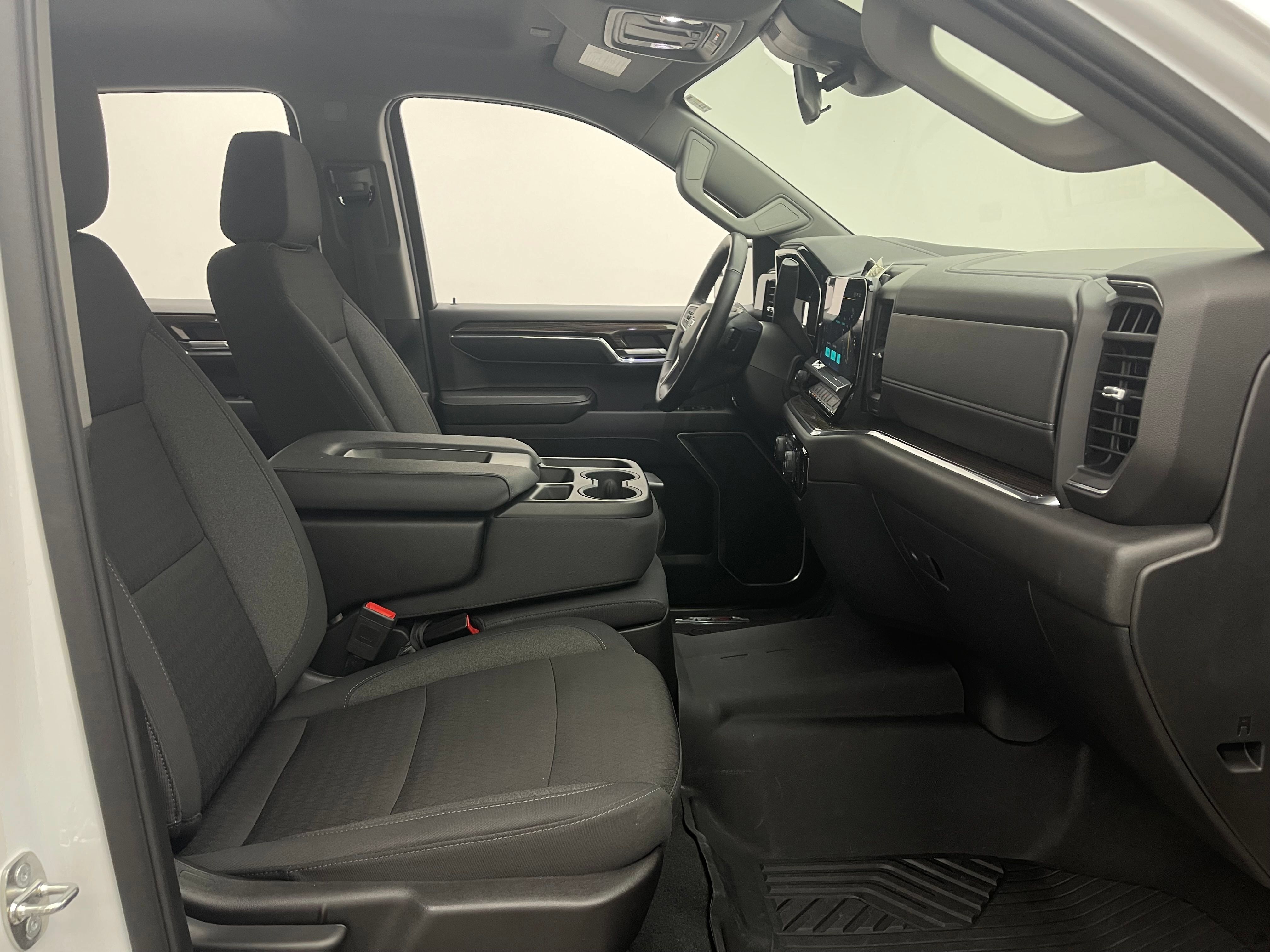 Used 2024 Chevrolet Silverado 1500 RST AWD/4WD image 32