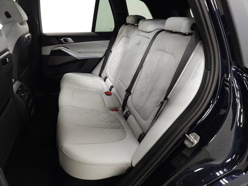 Used 2026 BMW X5 xDrive40i w/ M Sport Package AWD/4WD image 33