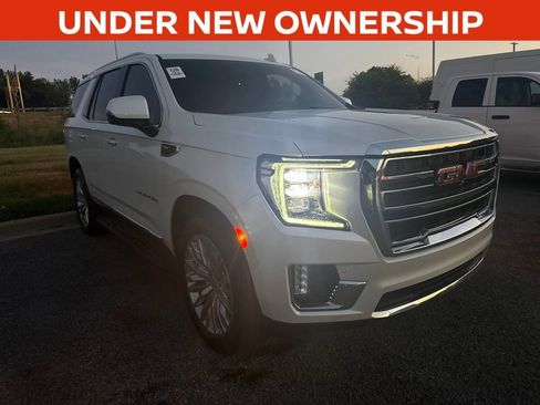 Used 2024 GMC Yukon SLT w/ SLT Luxury Package RWD image 2