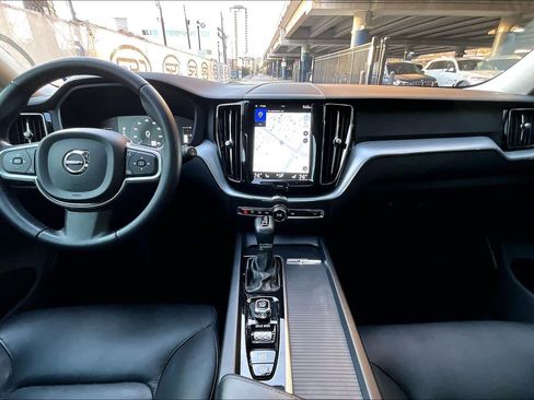 Used 2019 Volvo XC60 T6 Momentum w/ Premium Package image 15