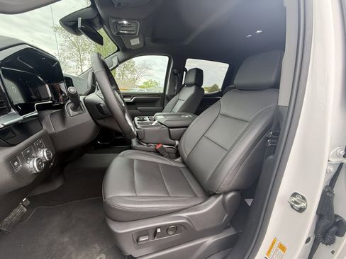 Used 2026 GMC Sierra 1500 SLT AWD/4WD image 9