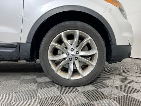 Used 2014 Ford Explorer XLT w/ Equipment Group 202A AWD/4WD image 11