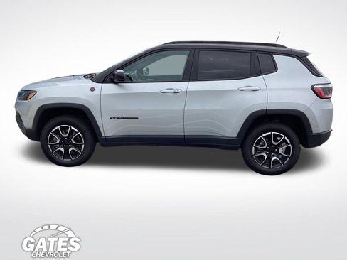 Used 2024 Jeep Compass Trailhawk AWD/4WD image 6