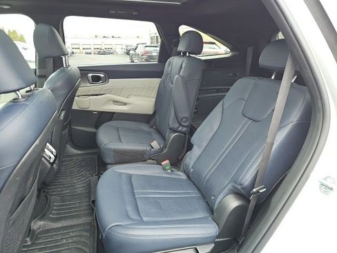 Used 2022 Kia Sorento SX Prestige w/ Panoramic Sunroof Package image 11