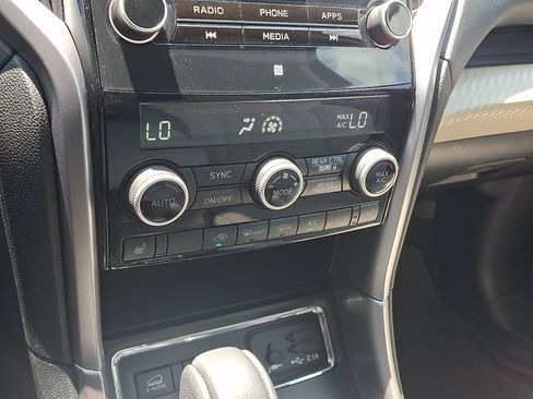 Used 2019 Subaru Ascent Premium w/ Popular Package #1 AWD/4WD image 16
