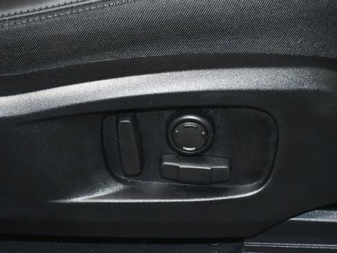 Used 2025 Land Rover Defender 110 S image 60