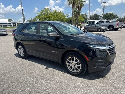 Used 2022 Chevrolet Equinox LS FWD image 3