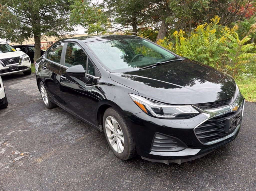 Used 2019 Chevrolet Cruze LT w/ Convenience Package FWD image 2