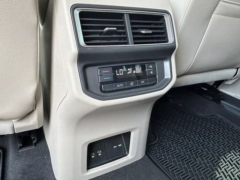 Used 2024 Volkswagen Atlas SE FWD image 51