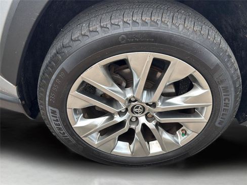 Used 2019 Toyota RAV4 XLE Premium w/ Cold Weather Package AWD/4WD image 27