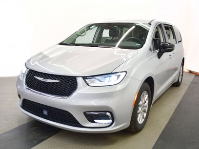 Used 2024 Chrysler Pacifica Touring-L