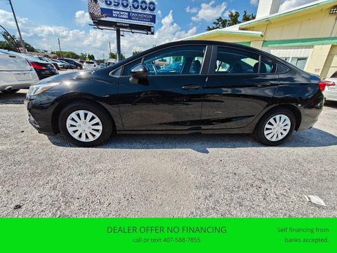 Used 2017 Chevrolet Cruze LS image 2