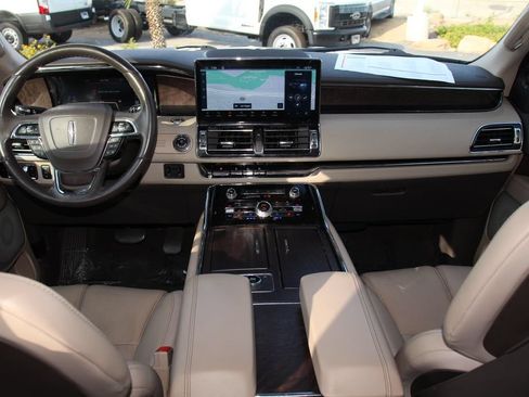 Certified 2023 Lincoln Navigator Reserve AWD/4WD image 14