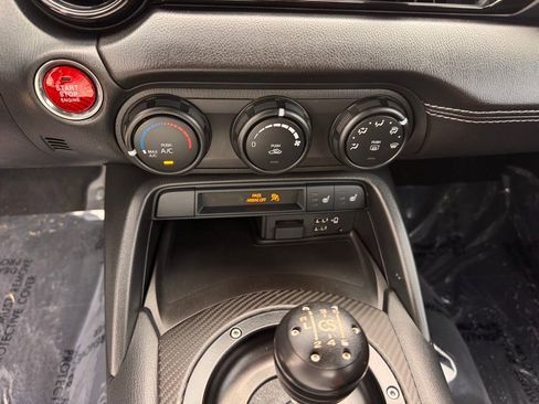 Used 2021 MAZDA MX-5 Miata Club image 26