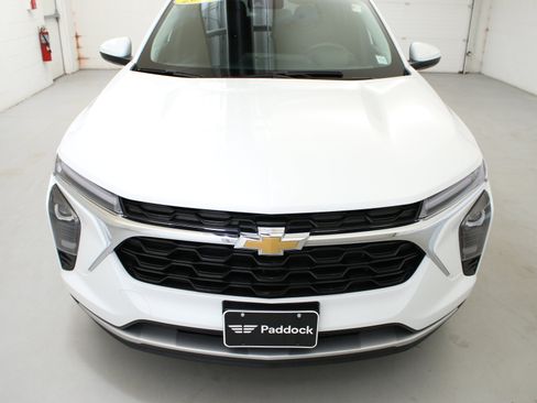 Used 2024 Chevrolet Trax LT w/ LT Convenience Package FWD image 27