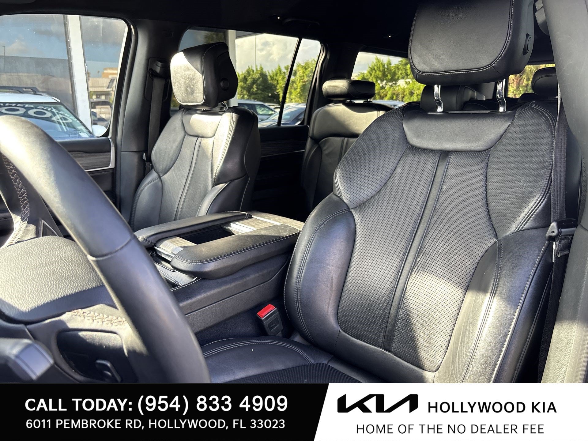 Used 2024 Jeep Wagoneer L Series III w/ Flexible Seating Group AWD/4WD image 13