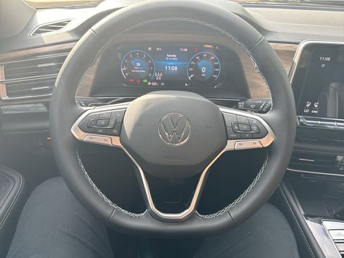 Used 2025 Volkswagen Atlas SE image 10