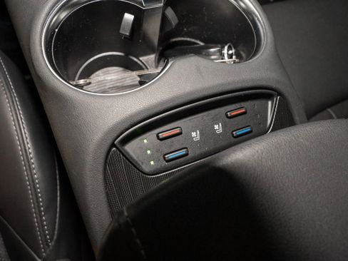 Used 2021 Toyota Venza XLE w/ Softex Package image 16