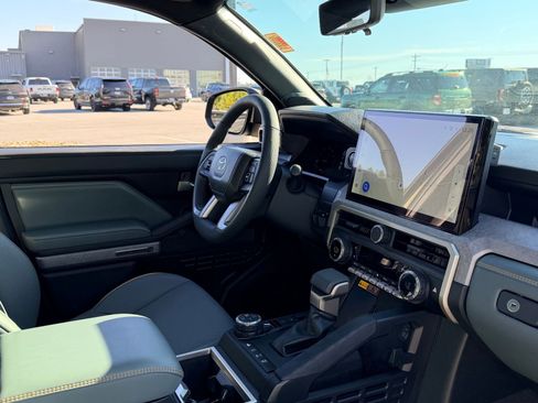 Used 2025 Toyota Tacoma 4x4 Double Cab Hybrid image 44