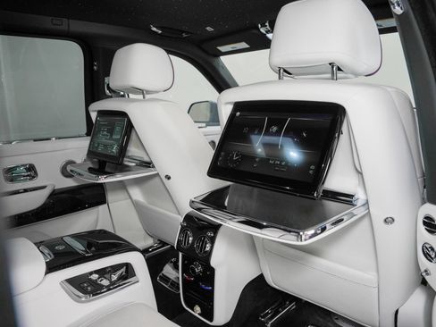 Used 2022 Rolls-Royce Cullinan w/ Dark Exterior Package AWD/4WD image 49