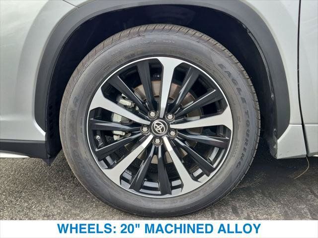Used 2021 Toyota Highlander XSE FWD image 11