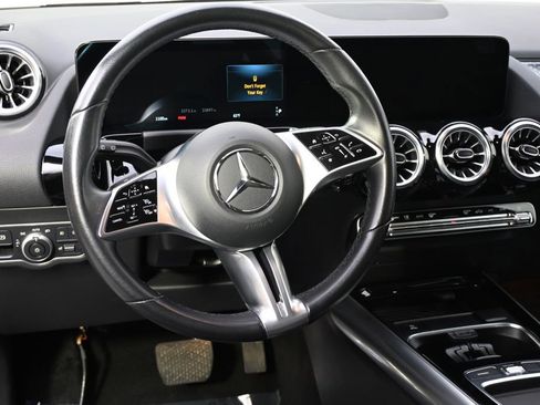 Used 2025 Mercedes-Benz GLA 250 4MATIC image 10