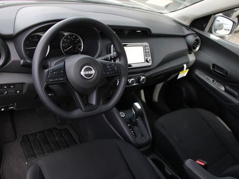Certified 2025 Nissan Kicks Play S FWD image 4