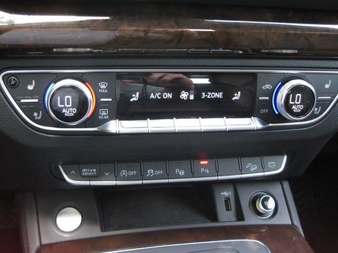 Used 2019 Audi Q5 Prestige w/ Prestige Package AWD/4WD image 17