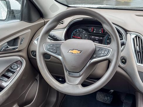 Used 2018 Chevrolet Malibu LT image 14
