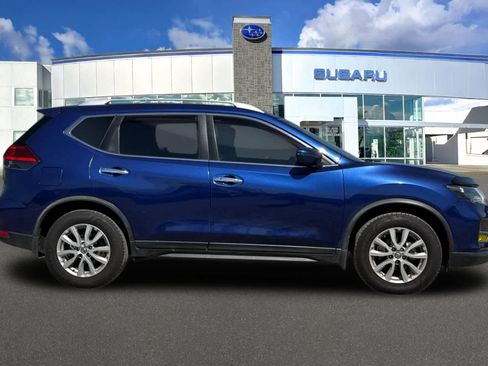 Used 2017 Nissan Rogue SV image 6