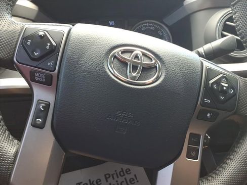 Used 2020 Toyota Tacoma SR5 AWD/4WD image 24