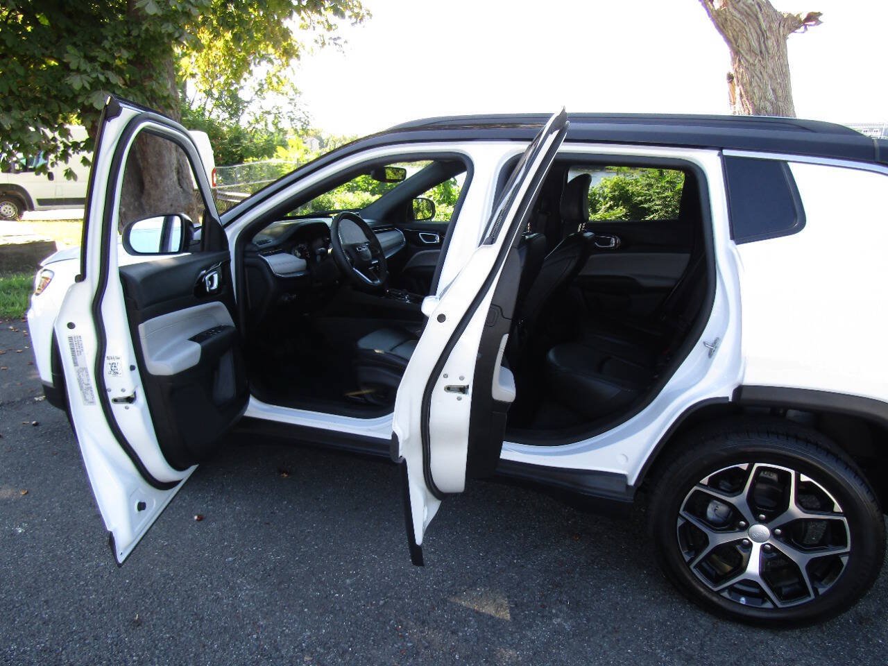 Used 2024 Jeep Compass Limited AWD/4WD image 21