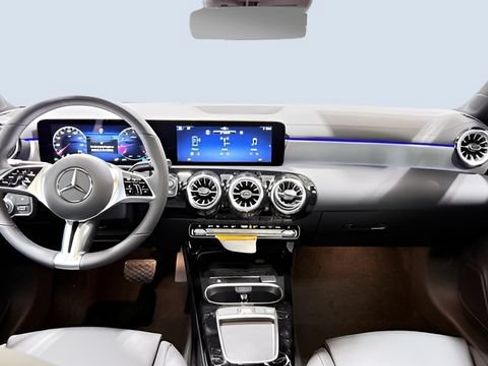 Used 2026 Mercedes-Benz CLA 250 4MATIC image 13