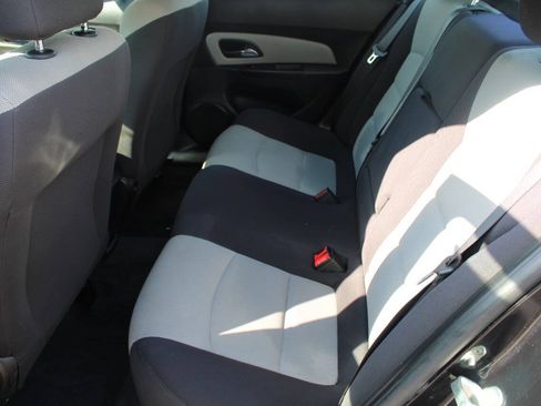 Used 2014 Chevrolet Cruze LS FWD image 10