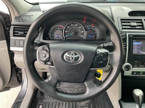 Used 2014 Toyota Camry LE image 17
