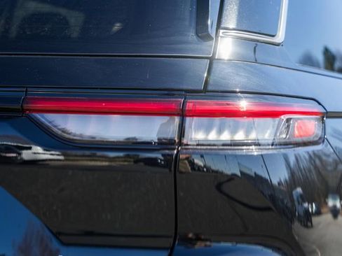 New 2025 Jeep Grand Cherokee Laredo X w/ MOPAR Finishing Package AWD/4WD image 8