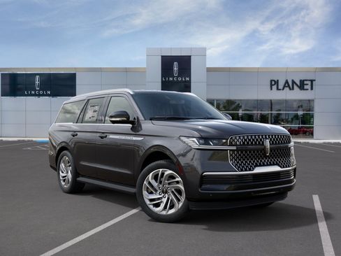 New 2027 Lincoln Navigator Premiere RWD image 4