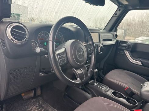 Used 2015 Jeep Wrangler Unlimited Sahara w/ Connectivity Group image 11