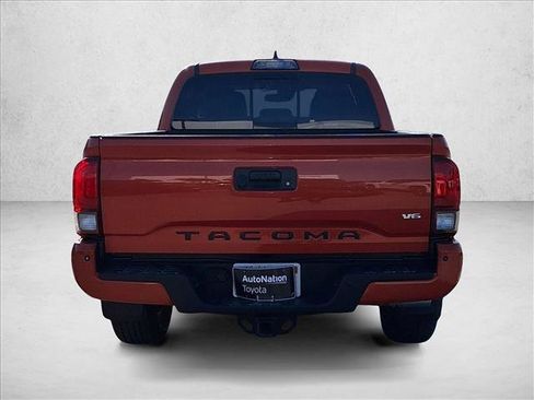 Used 2018 Toyota Tacoma TRD Off-Road image 6